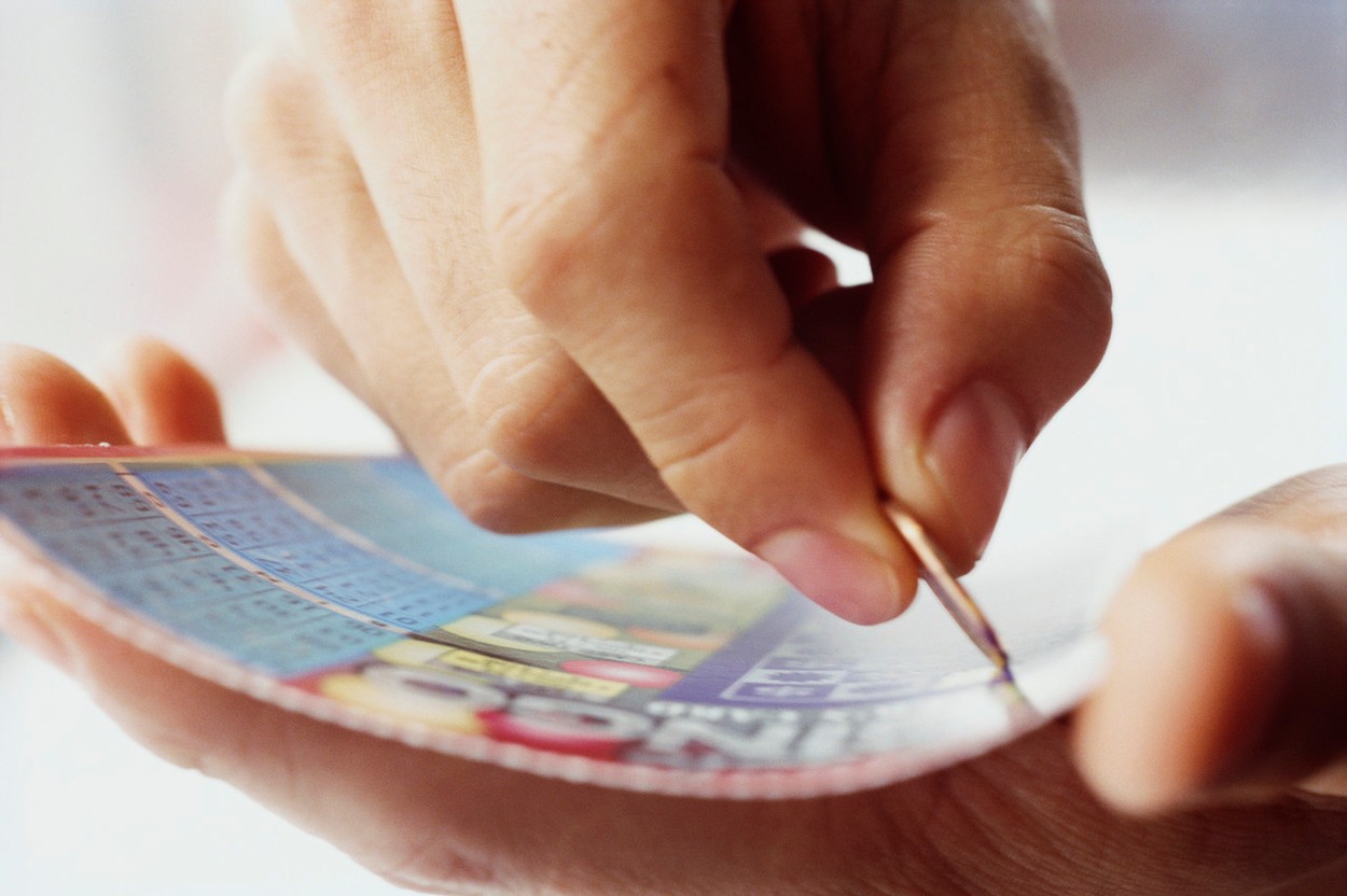 Vous dirigez une société et vous comptez participer à un évènement sportif dans un futur proche, mais vous n’avez aucune idée de la solution idéale pour vous démarquer de vos multiples concurrents sur le marché ? Que diriez-vous d’expérimenter le ticket à gratter personnalisé ? Simple à concevoir, pratique, peu encombrant, cet outil qui de prime abord est utilisé pour amuser, a pourtant fait et continue de faire ses preuves, quand il s’agit de fidéliser la clientèle. Vous souhaitez en savoir plus ? Vous serez servi dans les lignes suivantes ! Vous dirigez une société et vous comptez participer à un évènement sportif dans un futur proche, mais vous n’avez aucune idée de la solution idéale pour vous démarquer de vos multiples concurrents sur le marché ? Que diriez-vous d’expérimenter le ticket à gratter personnalisé ? Simple à concevoir, pratique, peu encombrant, cet outil qui de prime abord est utilisé pour amuser, a pourtant fait et continue de faire ses preuves, quand il s’agit de fidéliser la clientèle. Vous souhaitez en savoir plus ? Vous serez servi dans les lignes suivantes !