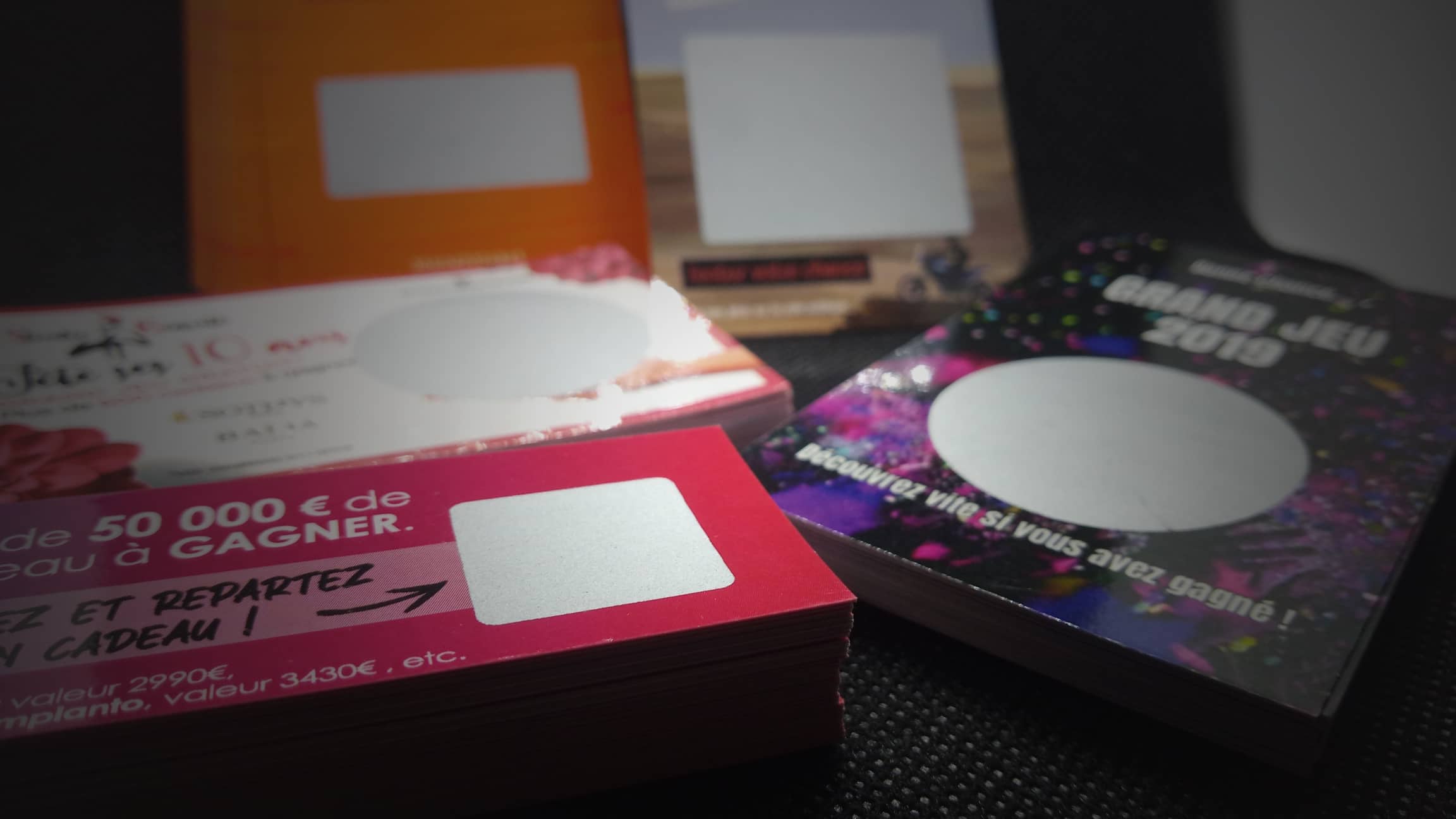 Les Jeux Olympiques 2020 approchent à grands pas puisqu’ils auront lieu cet été à Tokyo. Une belle occasion pour de nombreuses entreprises de se montrer présentes sur ce type d’événement et de toucher un public venu du monde entier. Ainsi, savoir sortir du lot pour présenter son offre ou encore son produit sera plus que nécessaire si l’on souhaite séduire les passants et les fans venus encourager leur sportif préféré. Pour cela, l’utilisation des tickets à gratter est une belle idée ludique que l’on pourra mettre en place très facilement ! Les Jeux Olympiques 2020 approchent à grands pas puisqu’ils auront lieu cet été à Tokyo. Une belle occasion pour de nombreuses entreprises de se montrer présentes sur ce type d’événement et de toucher un public venu du monde entier. Ainsi, savoir sortir du lot pour présenter son offre ou encore son produit sera plus que nécessaire si l’on souhaite séduire les passants et les fans venus encourager leur sportif préféré. Pour cela, l’utilisation des tickets à gratter est une belle idée ludique que l’on pourra mettre en place très facilement !