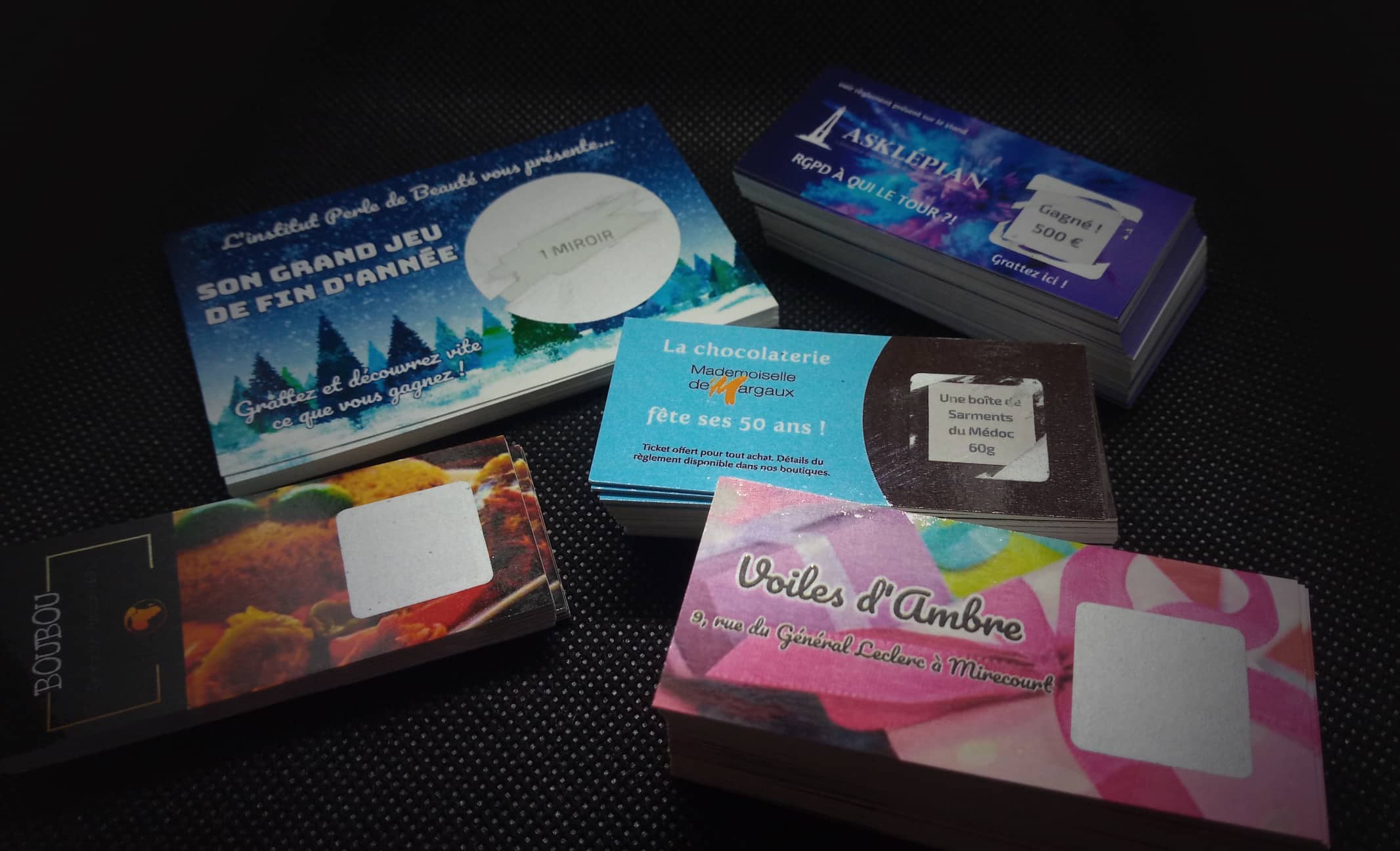 Une soirée est pleine d'activités pour séduire et offrir de nouvelles activités à ceux qui sont venus pour rire, danser et s'amuser. Une soirée est parfaite pour mener une opération de promotion à moindre coût. Se servir d’une soirée pour offrir du plaisir et du divertissement par le biais de tickets personnalisables à gratter sera un excellent moyen de se faire remarquer dans un environnement animé. Une soirée est pleine d'activités pour séduire et offrir de nouvelles activités à ceux qui sont venus pour rire, danser et s'amuser. Une soirée est parfaite pour mener une opération de promotion à moindre coût. Se servir d’une soirée pour offrir du plaisir et du divertissement par le biais de tickets personnalisables à gratter sera un excellent moyen de se faire remarquer dans un environnement animé.