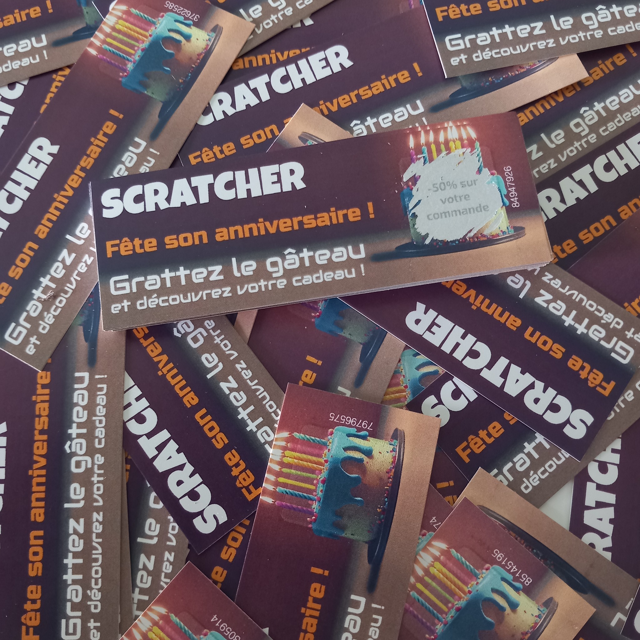 Fêter un anniversaire est toujours une source de joie et de bonheur. Que ce soit pour un enfant ou un adulte, cette occasion représente un moment spécial à célébrer. Les tickets à gratter personnalisés peuvent offrir une touche supplémentaire à cet événement et le rendre mémorable. Ils permettent de donner une saveur unique à un anniversaire et de créer un souvenir inoubliable. Grâce à la personnalisation, il est possible d’utiliser des formules de souhaits spécifiques ; c’est le moyen idéal de se démarquer tout en offrant un grand plaisir à la personne qui fête son anniversaire. Si vous cherchez à comprendre en quoi ces tickets peuvent rendre la célébration exceptionnelle et mémorable, cet article est fait pour vous ! Fêter un anniversaire est toujours une source de joie et de bonheur. Que ce soit pour un enfant ou un adulte, cette occasion représente un moment spécial à célébrer. Les tickets à gratter personnalisés peuvent offrir une touche supplémentaire à cet événement et le rendre mémorable. Ils permettent de donner une saveur unique à un anniversaire et de créer un souvenir inoubliable. Grâce à la personnalisation, il est possible d’utiliser des formules de souhaits spécifiques ; c’est le moyen idéal de se démarquer tout en offrant un grand plaisir à la personne qui fête son anniversaire. Si vous cherchez à comprendre en quoi ces tickets peuvent rendre la célébration exceptionnelle et mémorable, cet article est fait pour vous !